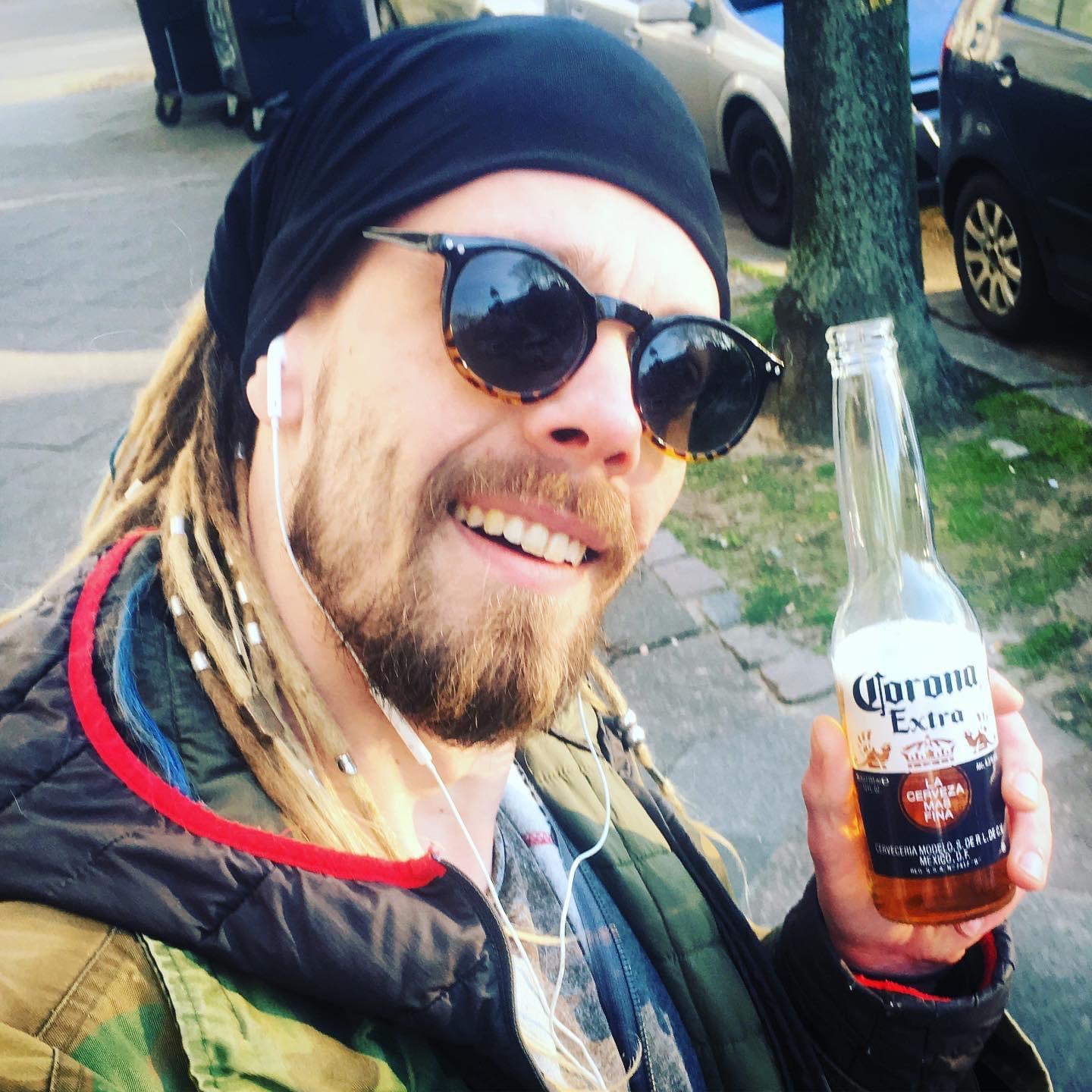 Ich hab #Corona. Ich glaub, ich werd’s überleben. Fan werd ich nich. Macht’s beste draus. 🕉